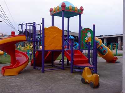 孩子玩幼兒園滑梯注意危險系數高嗎？
